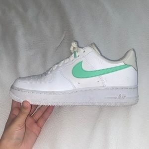 Women’s Air force 1’s size 8